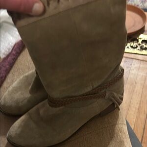 Chic Women's Tan Heeled Boots
